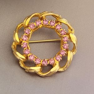 Vintage Gold Toned Wreath Brooch